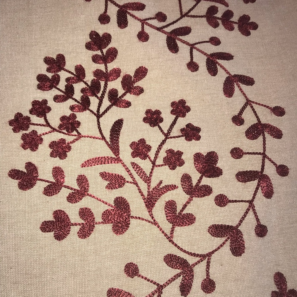 NWOT. Envogue Table Runner 14” x 70”